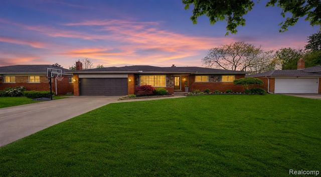 20500 Erben Street, Saint Clair Shores, MI 48081