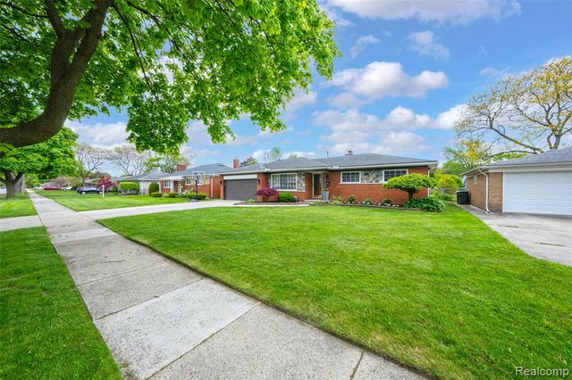 20500 Erben Street, Saint Clair Shores, MI 48081
