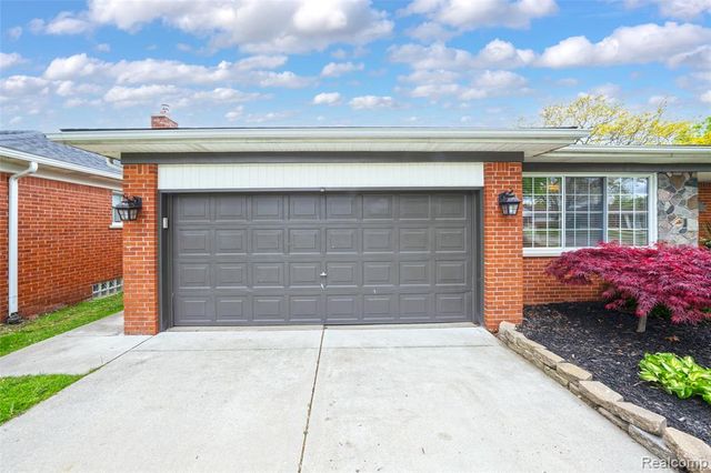 20500 Erben Street, Saint Clair Shores, MI 48081