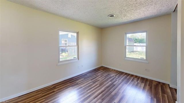 117 Jenness LN, Newport News, VA 23602