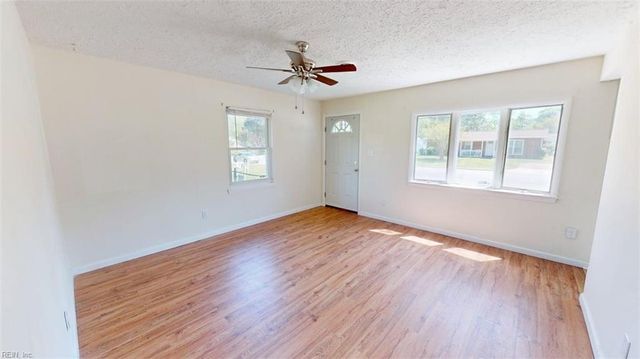 117 Jenness LN, Newport News, VA 23602