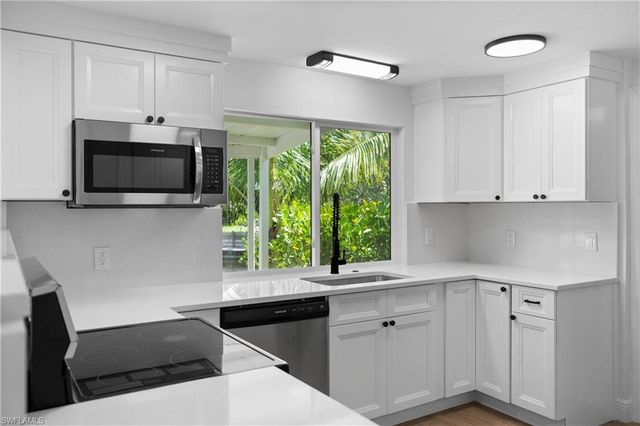 66 River CT, Naples, FL 34110