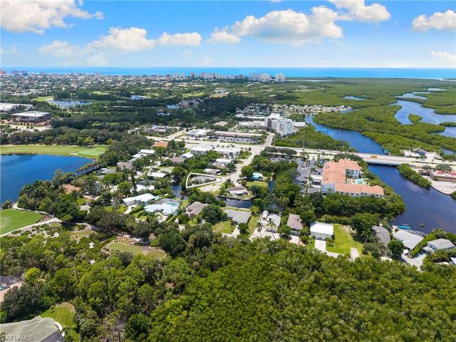 66 River CT, Naples, FL 34110