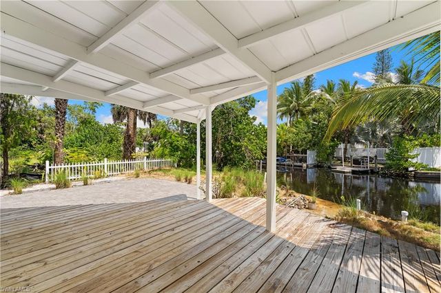 66 River CT, Naples, FL 34110