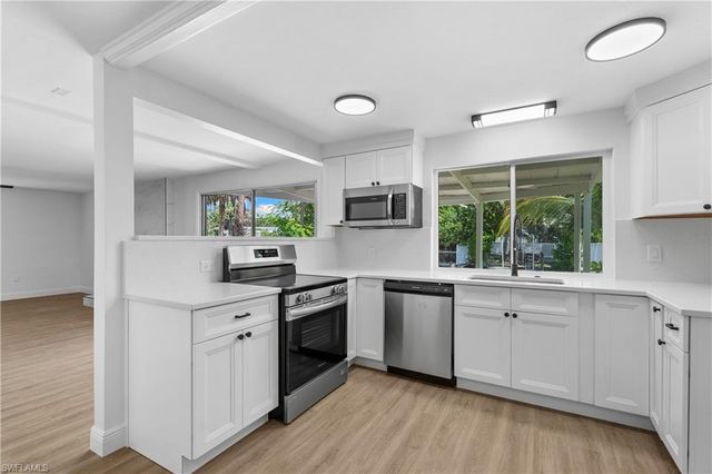 66 River CT, Naples, FL 34110