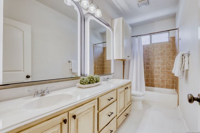 225 Lone Tree, Boerne, TX 78006