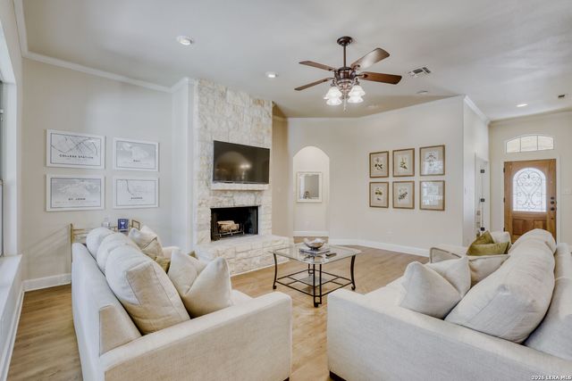 225 Lone Tree, Boerne, TX 78006