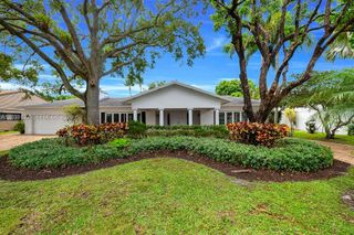 8820 N Lake Dasha Dr, Plantation, FL 33324
