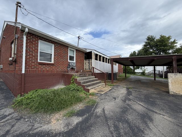 266 Sparta St, Spencer, TN 38585