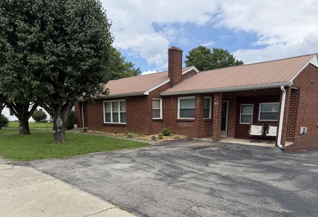 266 Sparta St, Spencer, TN 38585