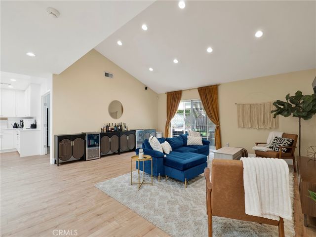 10018 Cozycroft Avenue, Chatsworth, CA 91311