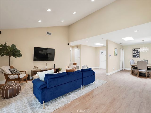 10018 Cozycroft Avenue, Chatsworth, CA 91311