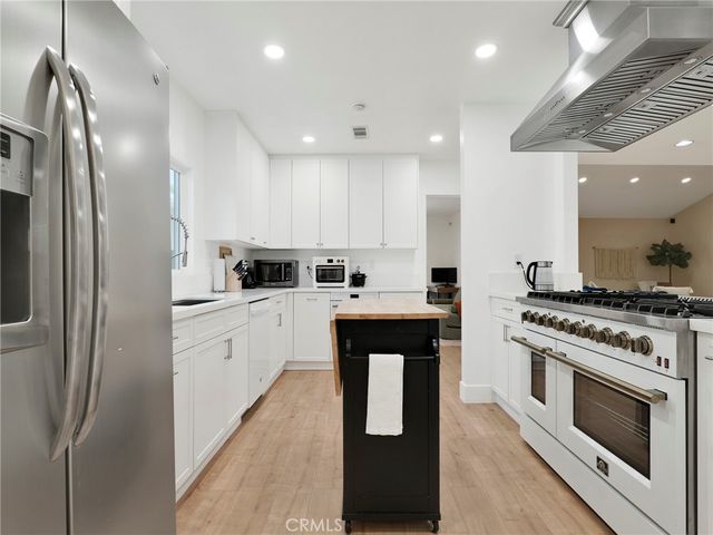 10018 Cozycroft Avenue, Chatsworth, CA 91311