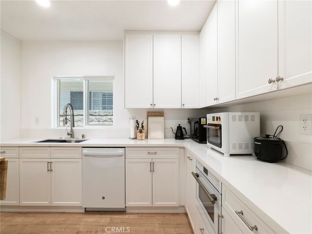 10018 Cozycroft Avenue, Chatsworth, CA 91311