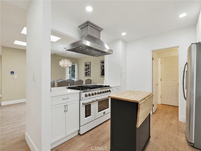10018 Cozycroft Avenue, Chatsworth, CA 91311