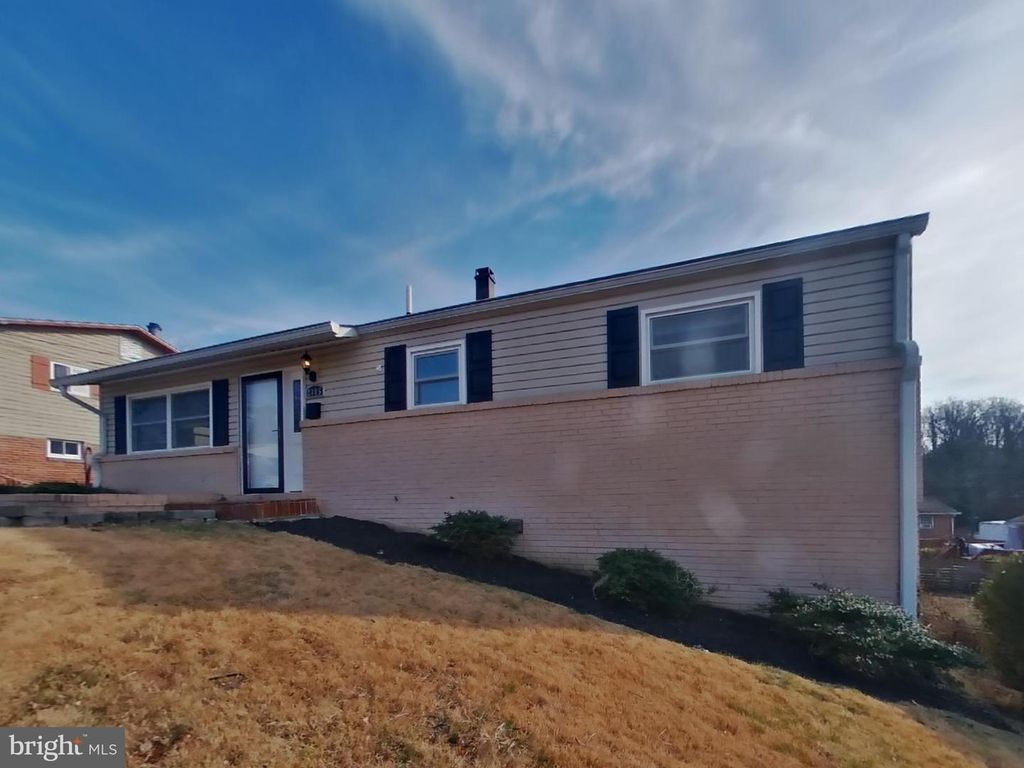 2305 BERKLEY ST, Temple Hills, MD 20748