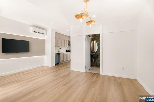 69 Chestnut Street, Lodi, NJ 07644