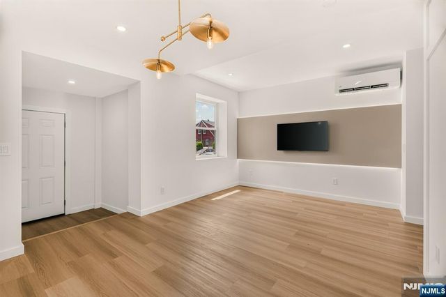 69 Chestnut Street, Lodi, NJ 07644