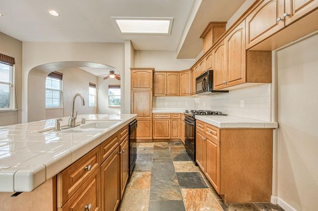 5674 N Lemon Tree Lane, Fresno, CA 93722