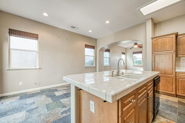 5674 N Lemon Tree Lane, Fresno, CA 93722