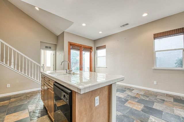 5674 N Lemon Tree Lane, Fresno, CA 93722