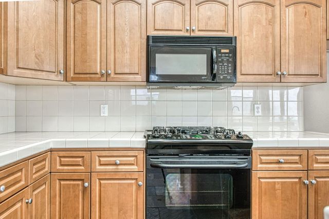 5674 N Lemon Tree Lane, Fresno, CA 93722