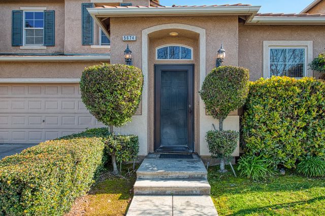 5674 N Lemon Tree Lane, Fresno, CA 93722