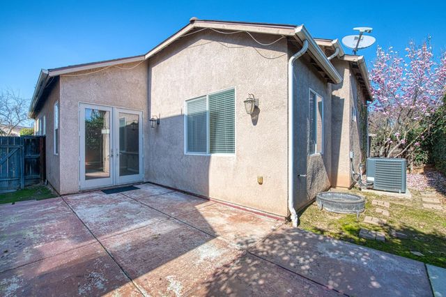 5674 N Lemon Tree Lane, Fresno, CA 93722