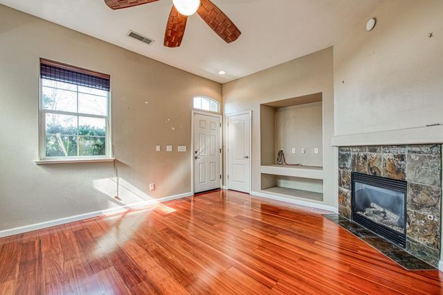 5674 N Lemon Tree Lane, Fresno, CA 93722