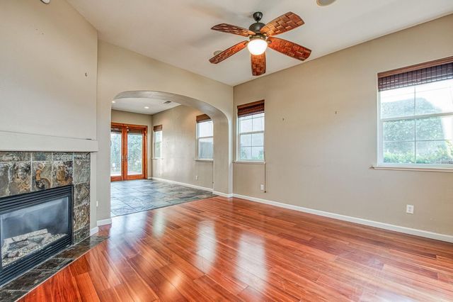 5674 N Lemon Tree Lane, Fresno, CA 93722