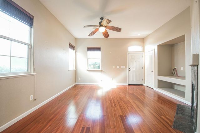 5674 N Lemon Tree Lane, Fresno, CA 93722