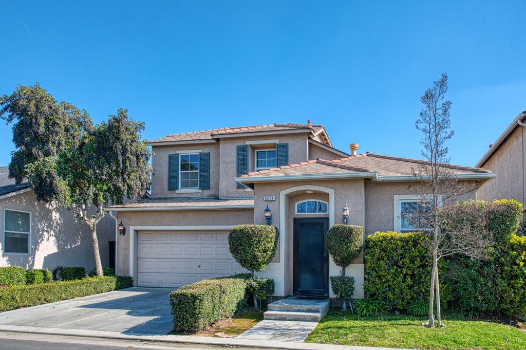 Image 1 of property listing at 5674 N Lemon Tree Lane, Fresno, CA 93722