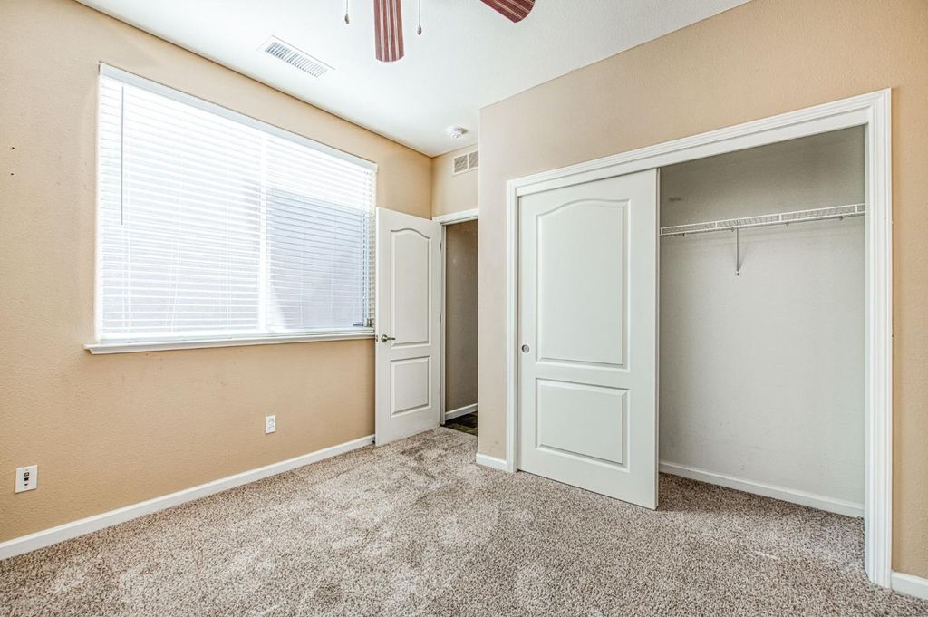 Image 15 of property listing at 5674 N Lemon Tree Lane, Fresno, CA 93722