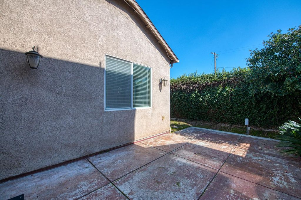 Image 25 of property listing at 5674 N Lemon Tree Lane, Fresno, CA 93722