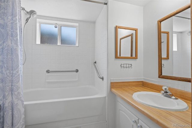 5701 W 49th Avenue, Denver, CO 80212