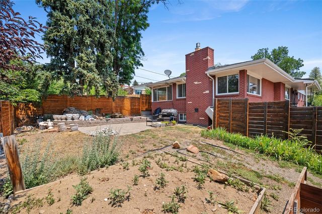 5701 W 49th Avenue, Denver, CO 80212