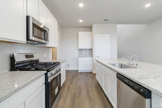 6122 Quiet Oak Place, San Antonio, TX 78219