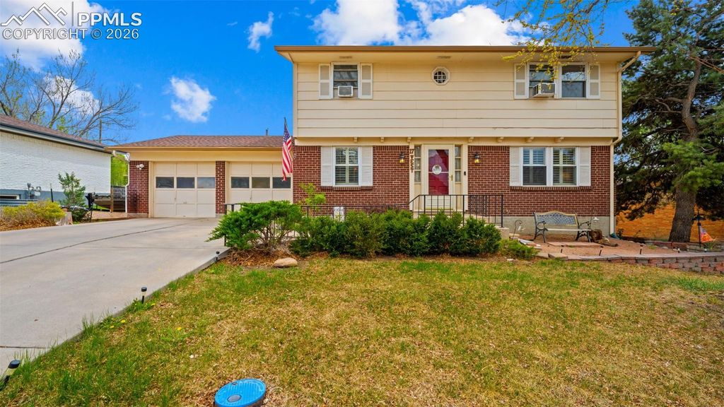 17 W Clover Circle, Colorado Springs, CO 80906 — exterior