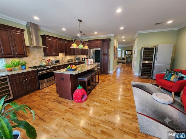 237 Central Boulevard 2, Palisades Park, NJ 07650