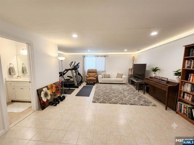 237 Central Boulevard 2, Palisades Park, NJ 07650
