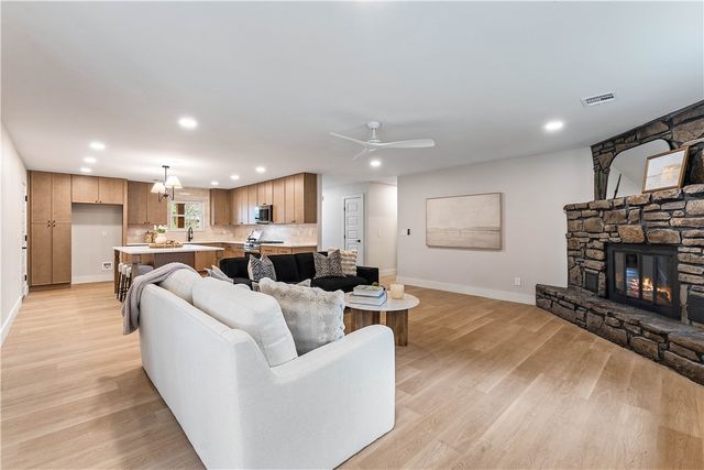 2110 SE 16th Street, Bentonville, AR 72712