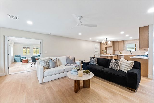 2110 SE 16th Street, Bentonville, AR 72712