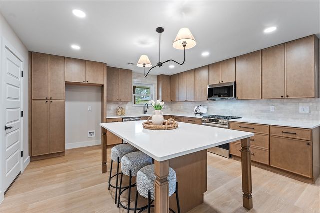 2110 SE 16th Street, Bentonville, AR 72712