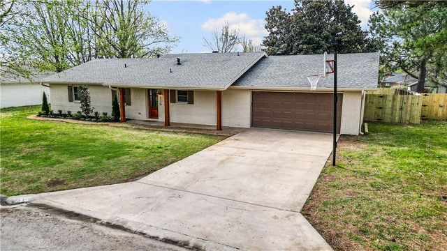 2110 SE 16th Street, Bentonville, AR 72712