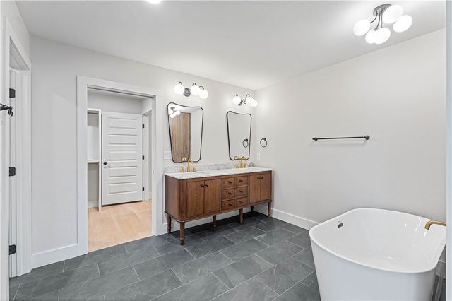 2110 SE 16th Street, Bentonville, AR 72712