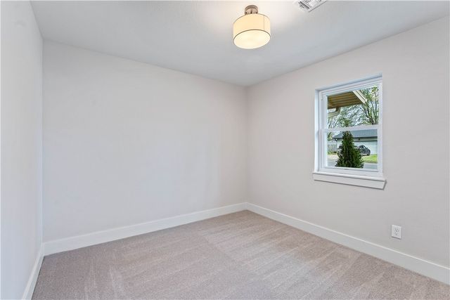 2110 SE 16th Street, Bentonville, AR 72712