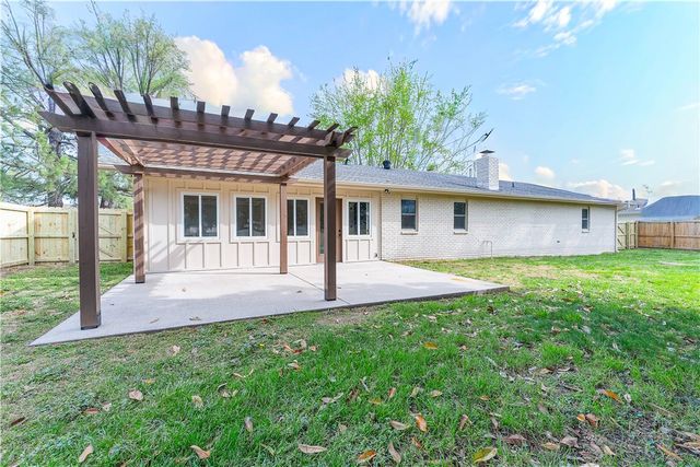 2110 SE 16th Street, Bentonville, AR 72712