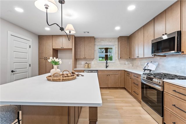 2110 SE 16th Street, Bentonville, AR 72712