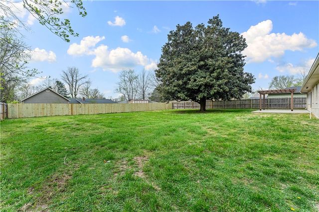 2110 SE 16th Street, Bentonville, AR 72712