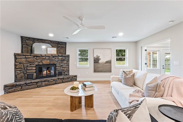 2110 SE 16th Street, Bentonville, AR 72712